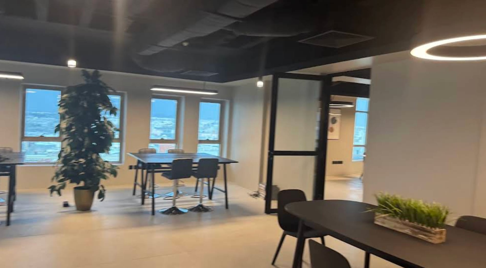 22 • 302: Digital Nomad Workspace & Co-Working Community